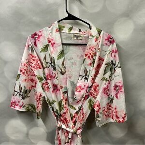 NWOT Mumu‎ floral robe with belt in one size fits most